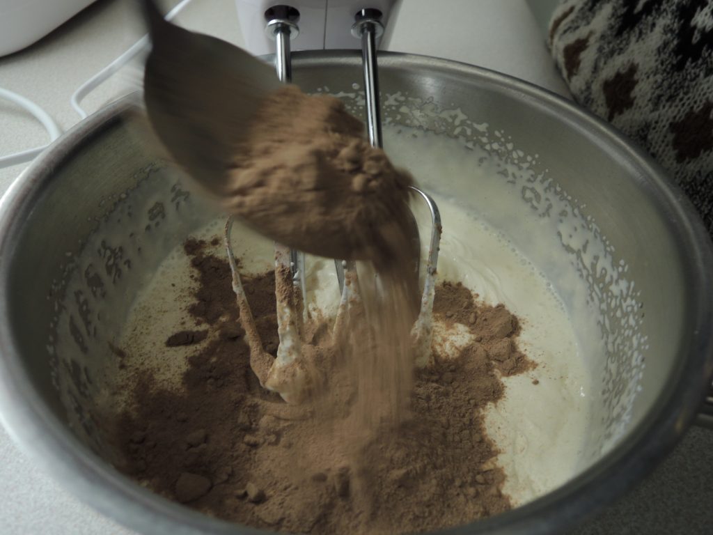 While the cake is cooling down, mix the whipping cream by adding progressively chocolate powder until obtaining a fluffy cream.